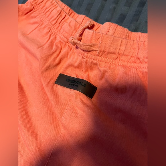 Fear of God Essentials Coral 2 Piece Set Kids Size XL 14/16 fits Women’s Small - Picture 8 of 11